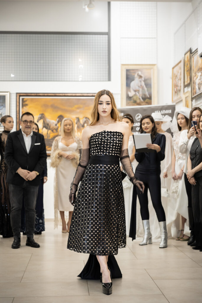 Илияна Борисова в тоалет на Ивет Бианки.
Фото: Академия за мода / Петър Станев