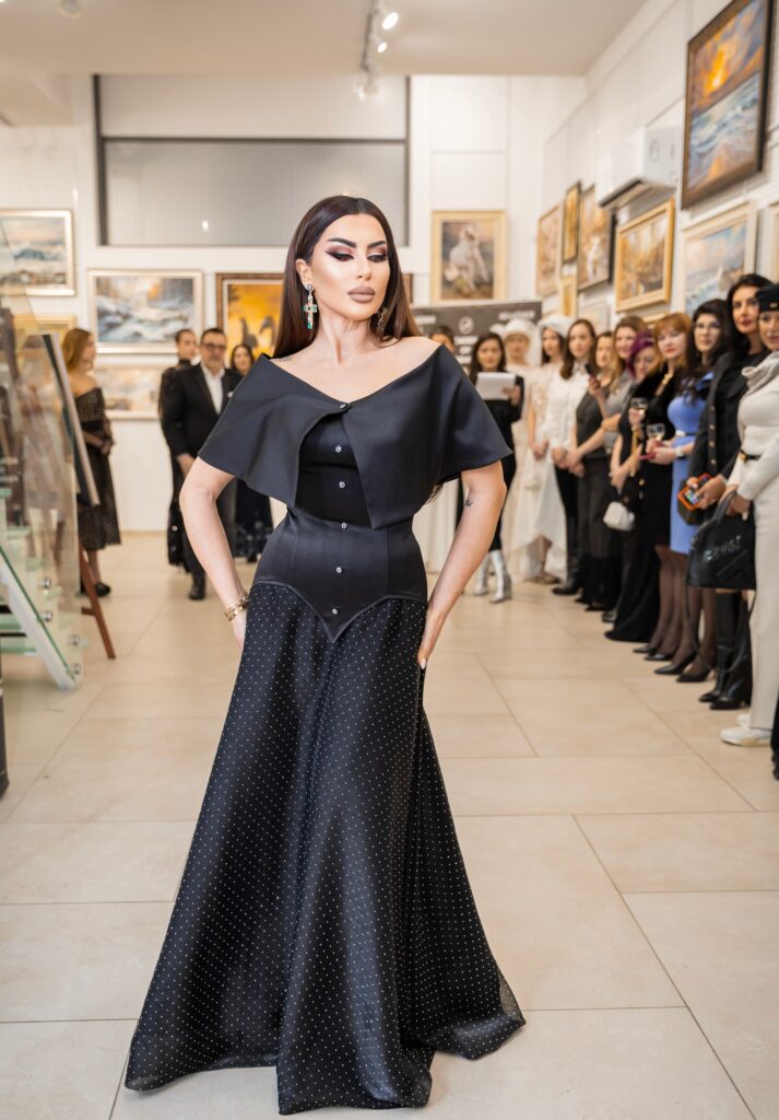 Манита Вартан в тоалет на Велизара Георгиева.
Фото: Академия за мода / Петър Станев