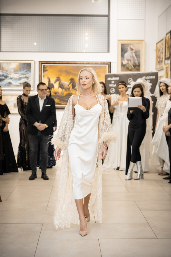 Екатерина Свечева в тоалет на Юлия Салакина.
Фото: Академия за мода / Петър Станев