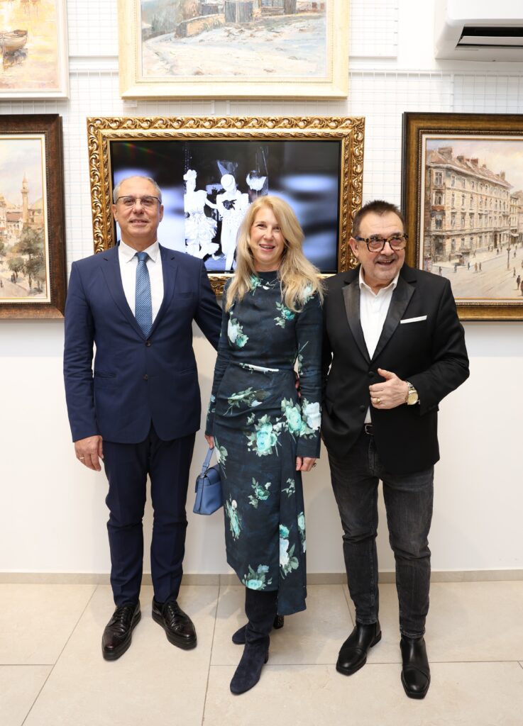 Никола Рангелов, д-р Росица Рангелова и проф. Любомир Стойков.
Фото: Академия за мода / Петър Станев