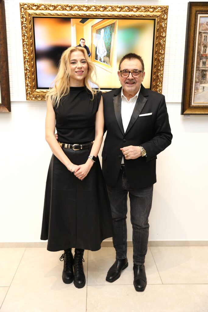 Проф. Любомир Стойков и Елица Кънчева.
Фото: Академия за мода / Петър Станев