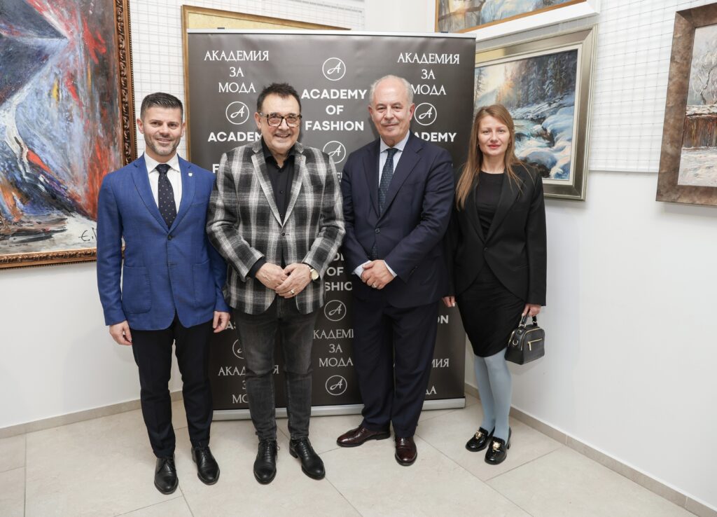 Роберто Санторели, проф. Любомир Стойков, Н.Пр. Марчело Апичела и Анелия Петкова.
Фото: Академия за мода / Петър Станев