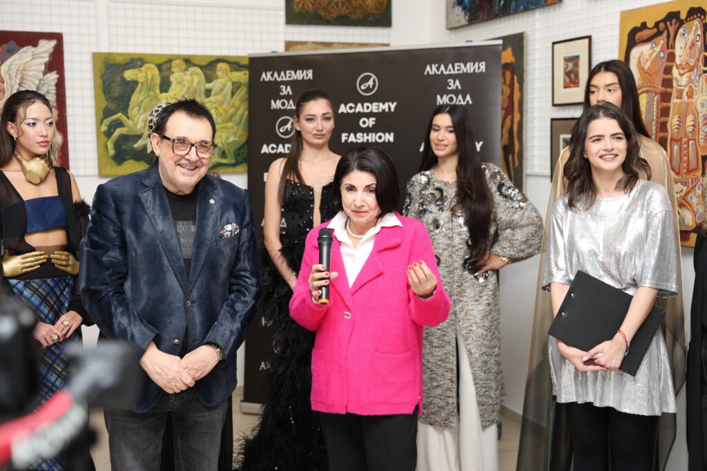 Проф. Любомир Стойков и Наташа Ковачева.
Фото: Академия за мода / Петър Станев