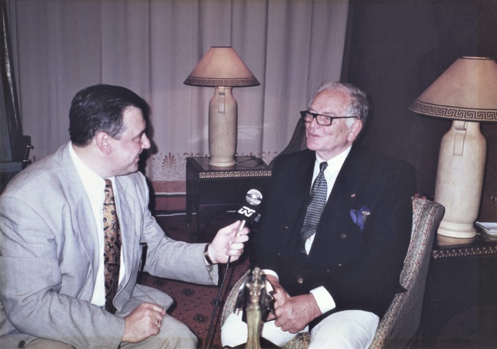 Любомир Стойков интервюира Пиер Карден в Кан, 1998 г.
Фото: Личен архив на Любомир Стойков