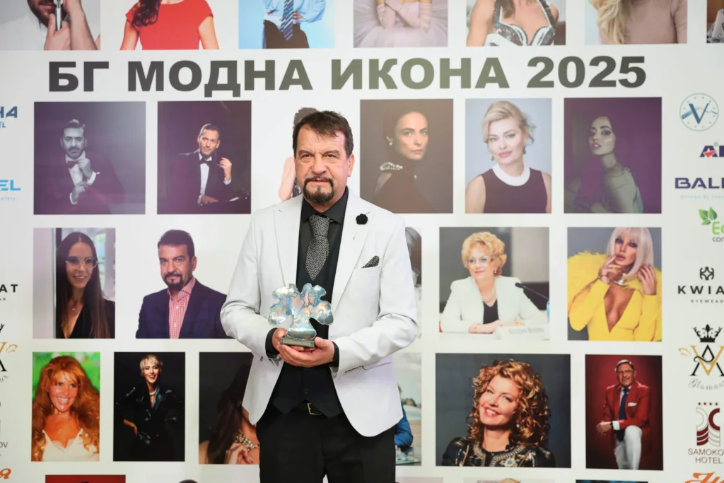 Ники Кънчев - носител на приза „БГ модна икона 2025“ в категория „Телевизионен водещ“.
Фото: Академия за мода / Петър Станев