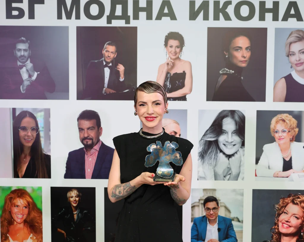 Поли Генова - носител на приза „БГ модна икона 2025“ в категория „Музика“.
Фото: Академия за мода / Петър Станев