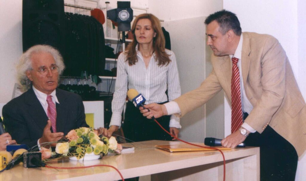 Любомир Стойков интервюира Лучано Бенетон в София, 2002 г.
Фото: Личен архив на Любомир Стойков