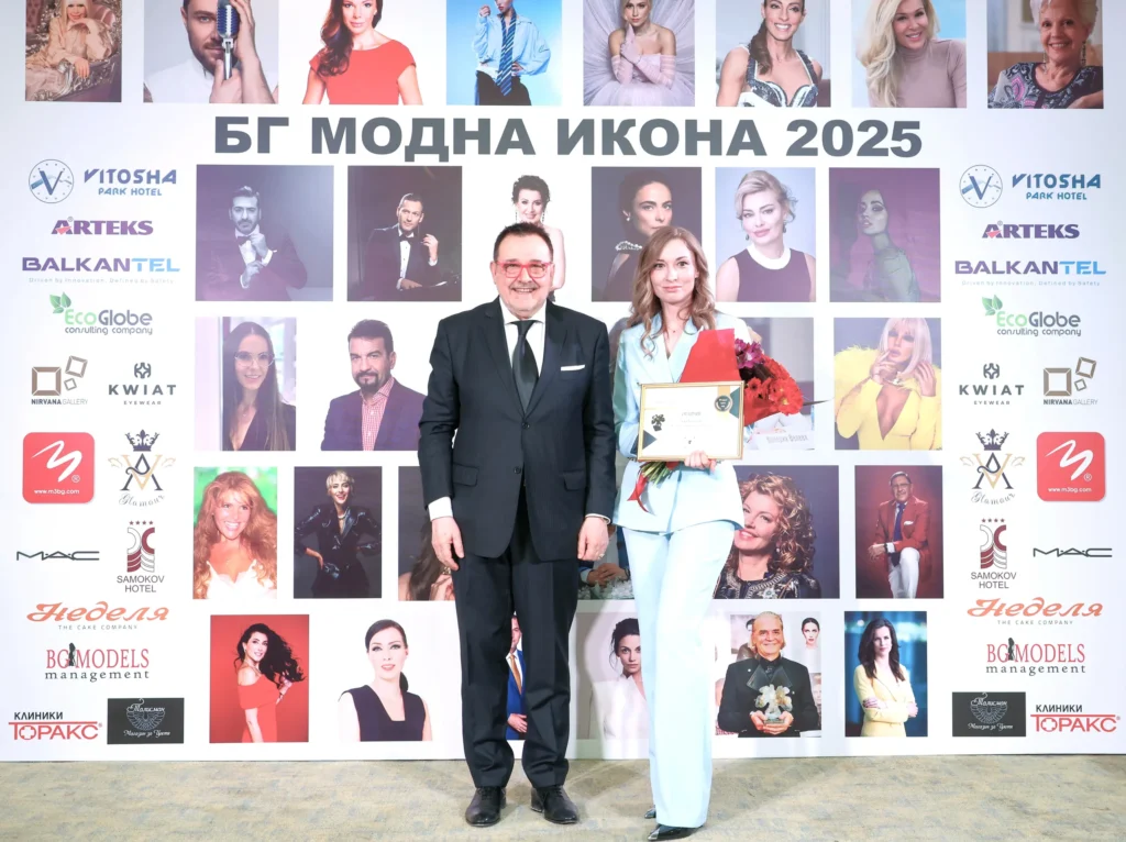 Проф. Любомир Стойков и Лора Борисова - журналист и редактор в Епицентър, която получи специално отличие за качествена лайфстайл журналистика.
Фото: Академия за мода / Хайлайф