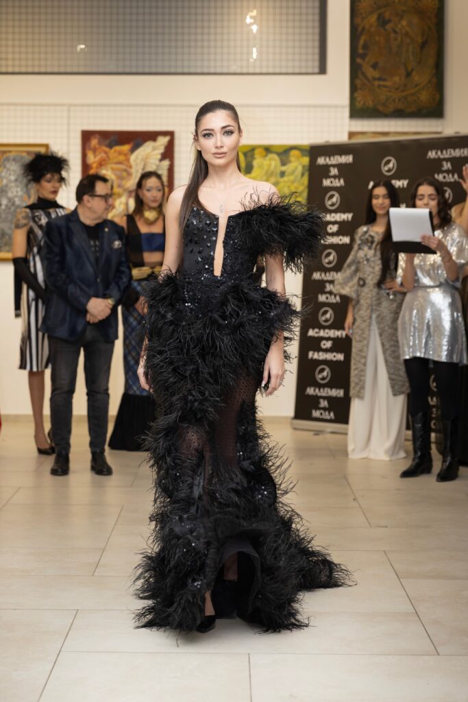 Гергана Желева в тоалет на Стоян Радичев.
Фото: Академия за мода / Петър Станев