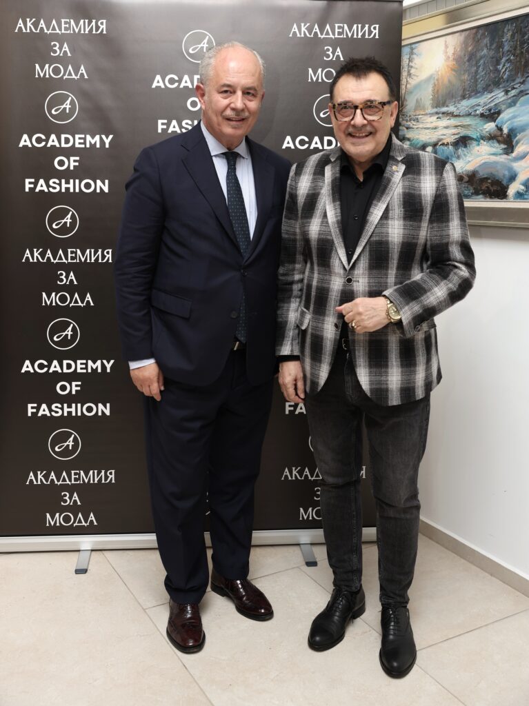 Н.Пр. Марчело Апичела и проф. Любомир Стойков.
Фото: Академия за мода / Петър Станев