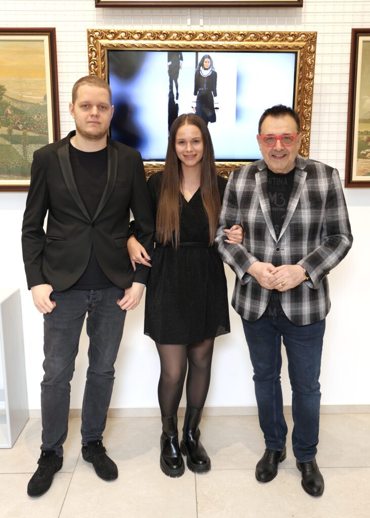 Калин Стойков, Хелена Тодорова и проф. Любомир Стойков.
Фото: Академия за мода / Петър Станев