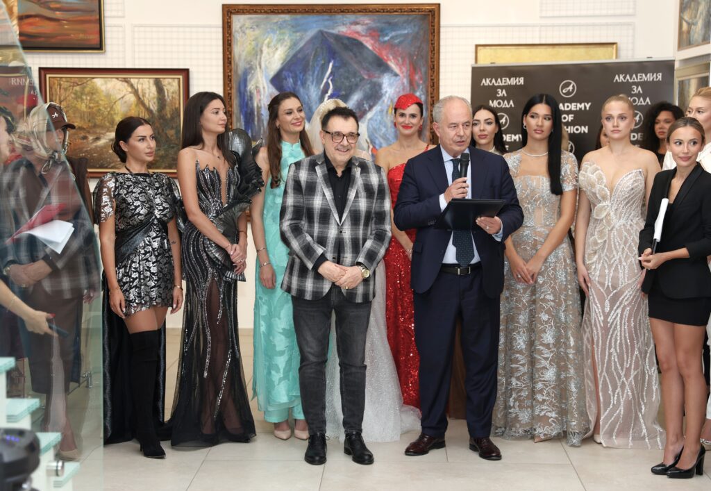 Проф. Любомир Стойков и Н.Пр. Марчело Апичела.
Фото: Академия за мода / Петър Станев