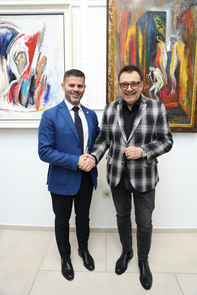 Роберто Санторели и проф. Любомир Стойков.
Фото: Академия за мода / Петър Станев