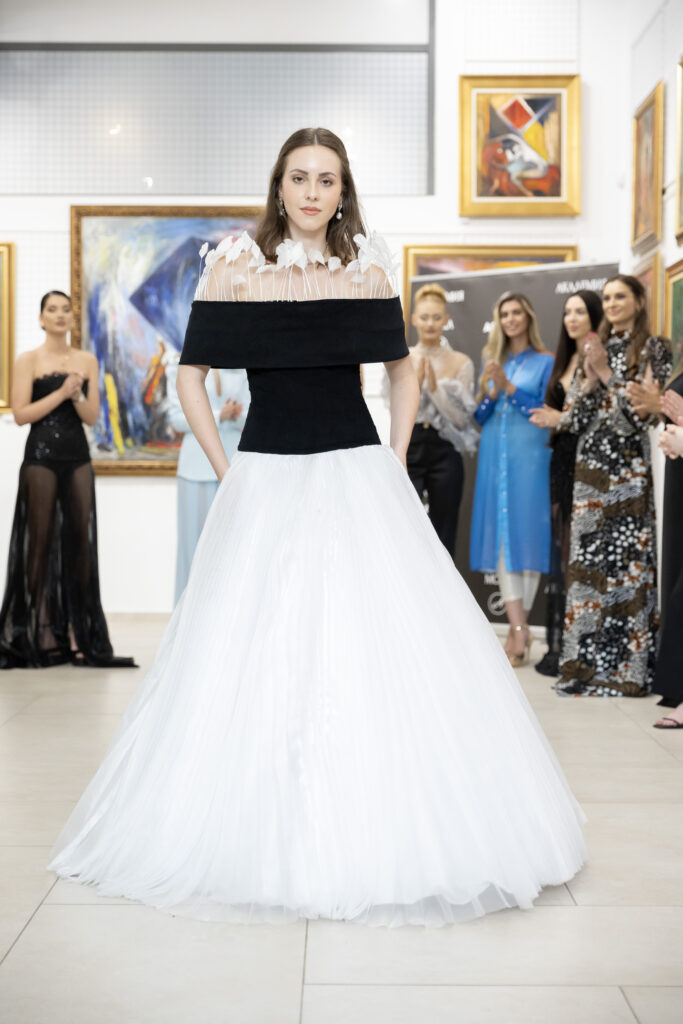 Ивет Бианки в тоалет на бранда ѝ.
Фото: Академия за мода / Петър Станев