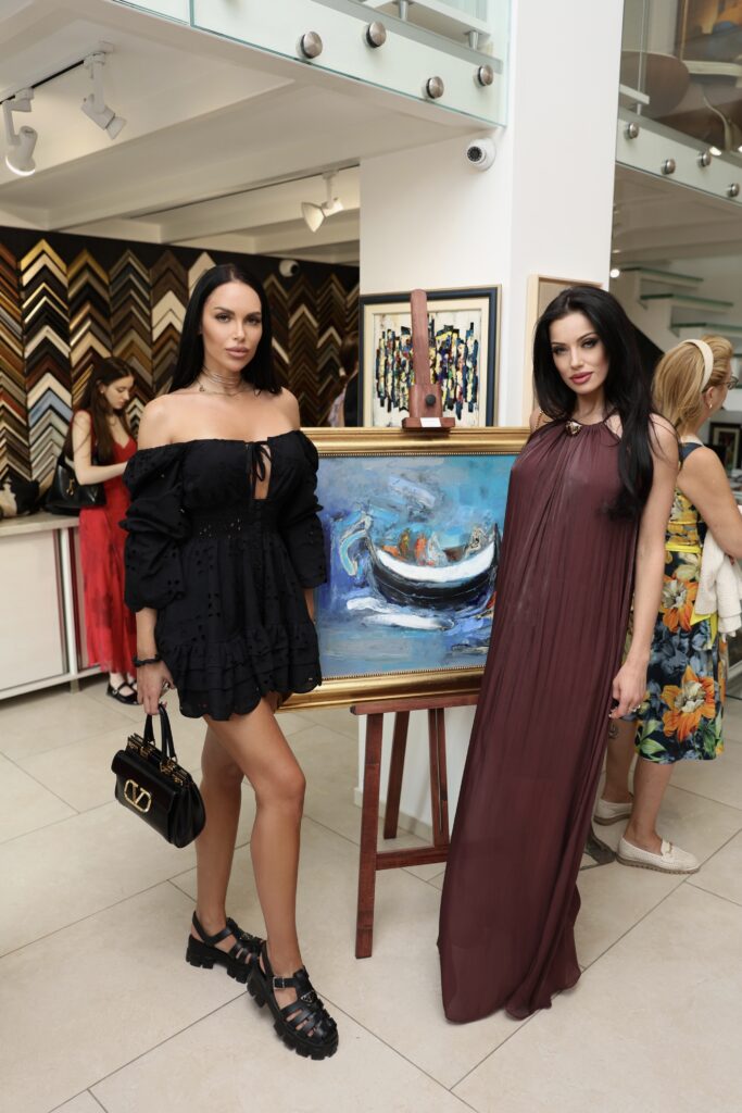 Антоанета Боянова и Роси Иванова.
Фото: Академия за мода / Петър Станев