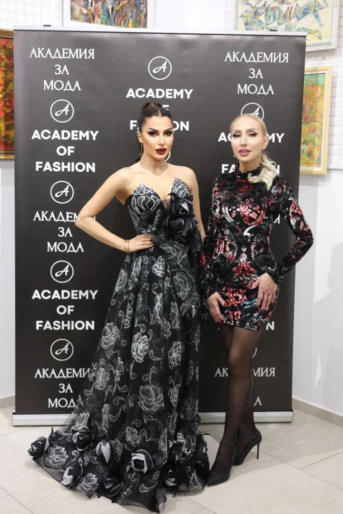 Румяна Иванова заедно с Манита Вартан в неин тоалет.
Фото: Академия за мода / Петър Станев