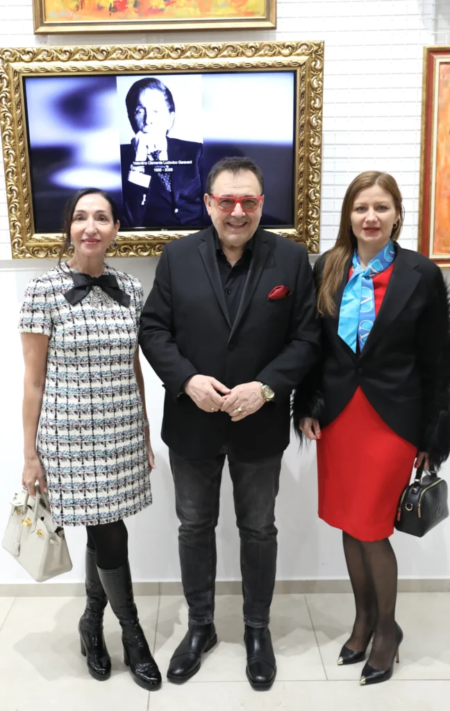 Елена Кристиано, проф. Любомир Стойков и Анелия Петкова.
Фото: Академия за мода / Петър Станев