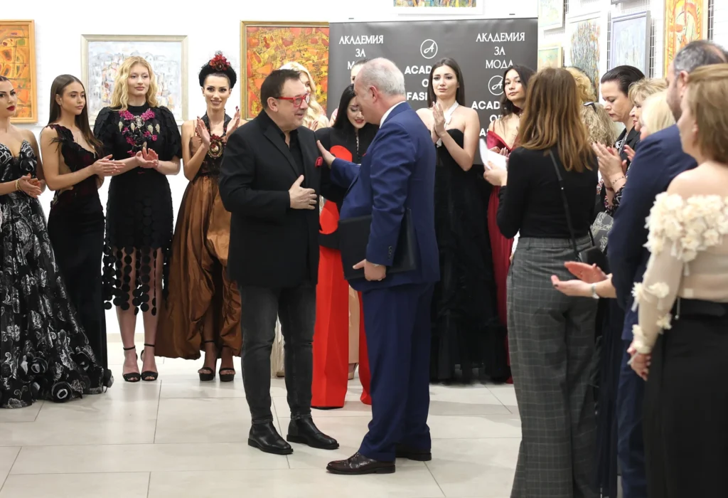 Проф. Любомир Стойков и Н.Пр. Марчело Апичела.
Фото: Академия за мода / Петър Станев