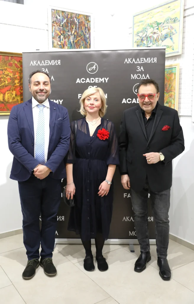 Проф. Любомир Стойков заедно с Андреа Д'Андреа и неговата съпруга.
Фото: Академия за мода / Петър Станев