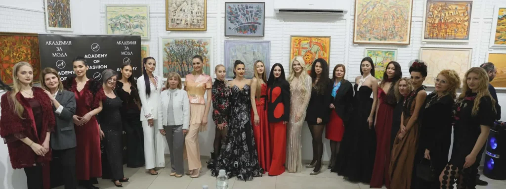 Модели и дизайнери, участвали във Вечерта на стила в памет на Валентино.
Фото: Академия за мода / Петър Станев