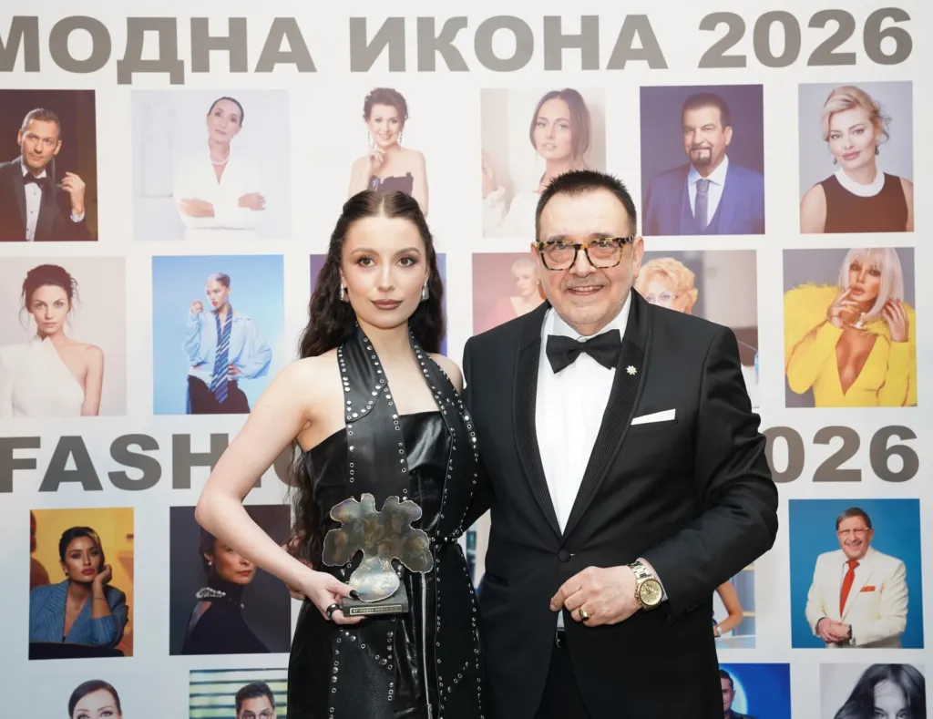 Проф. Любомир Стойков и Михаела Маринова – носител на приза „БГ модна икона 2026“ в категория „Музика“.
Фото: Академия за мода / Антон Марков