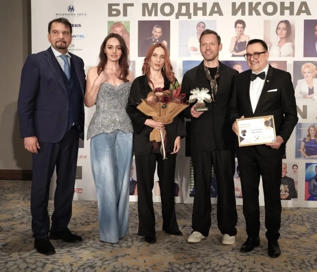 Орлин Павлов – носител на приза „БГ модна икона 2026“ в категория „Изкуство“, заедно с Ники Кънчев, Ирина Влади, Силвия Маркова и проф. Любомир Стойков.
Фото: Академия за мода / Антон Марков