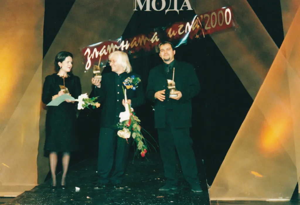 Носителите на „Златна игла 2000“ – Евгения Живкова, Георги Колев и Дилян Марков. Фото: Иван Василев / Академия за мода.
