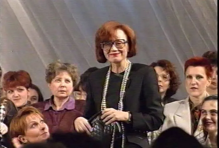 Годишни награди „Златна игла 1996“ на Академията за мода. София, НДК – 3 зала, 12 февруари 1997 г.
Фото: Архив на Академията за мода