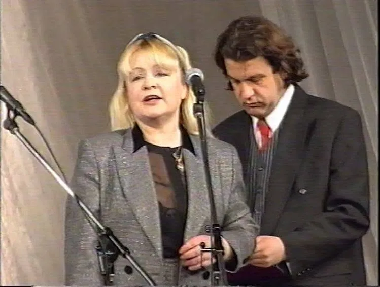 Годишни награди „Златна игла 1996“ на Академията за мода. София, НДК – 3 зала, 12 февруари 1997 г.
Фото: Архив на Академията за мода