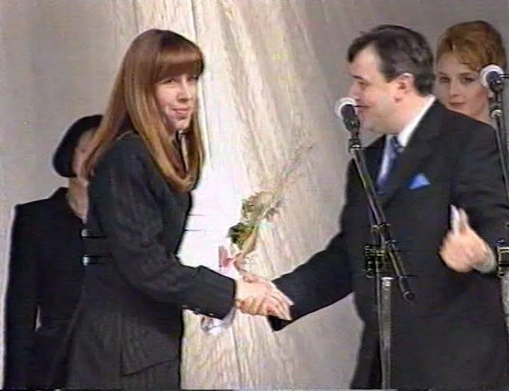 Годишни награди „Златна игла 1996“ на Академията за мода. София, НДК – 3 зала, 12 февруари 1997 г.
Фото: Архив на Академията за мода
