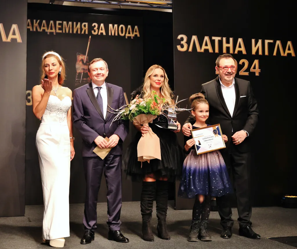 Радослава Лазарова, Христо Дурчев, Габриела Карчина, Виктория Кекова и проф. Любомир Стойков.