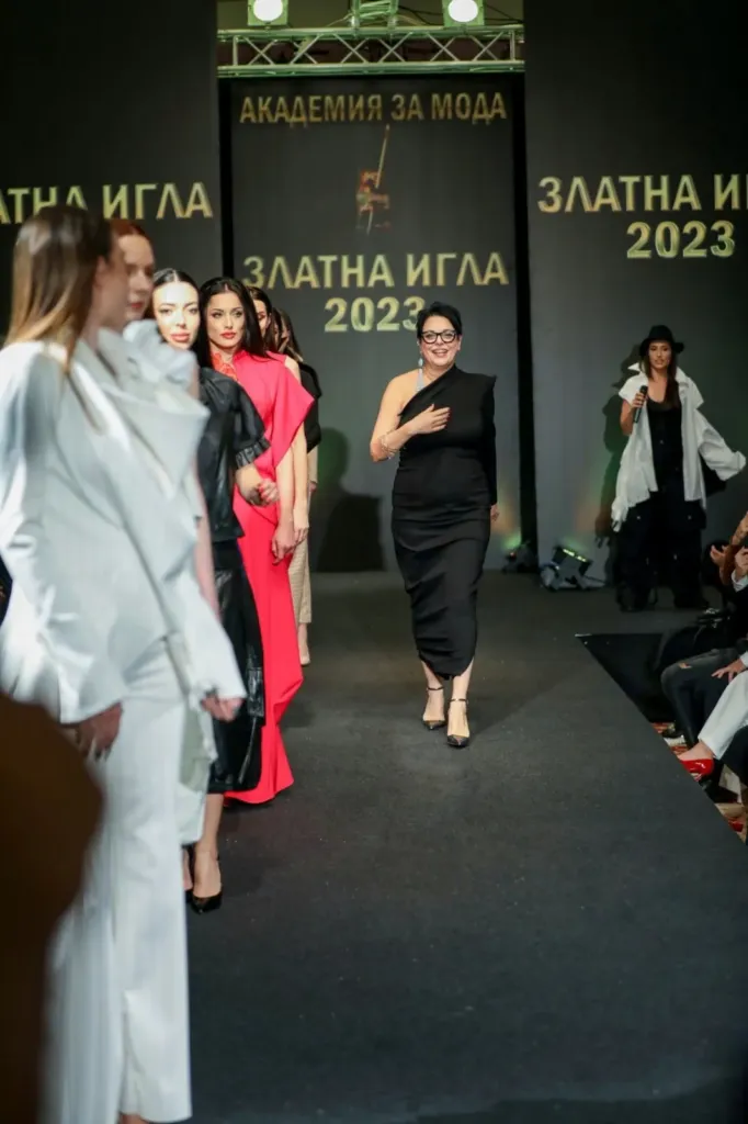 Албена Александрова - носител на приза „Златна игла 2023“ в категория „Уникална мода“. Фото: Академия за мода / Петър Станев
