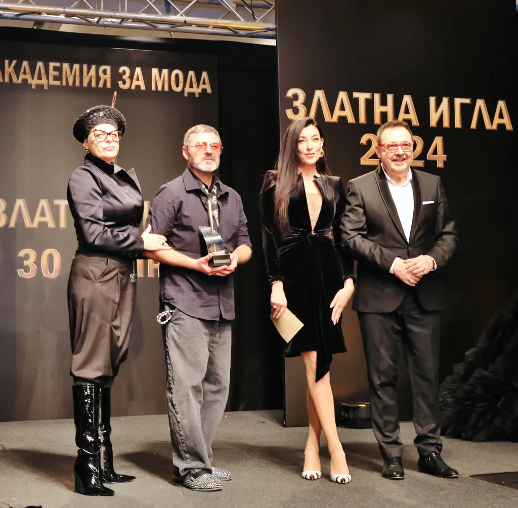 Албена Александрова, Светослав Колчагов, Христина Бобокова и проф. Любомир Стойков.
Фото: Академия за мода / Хайлайф
