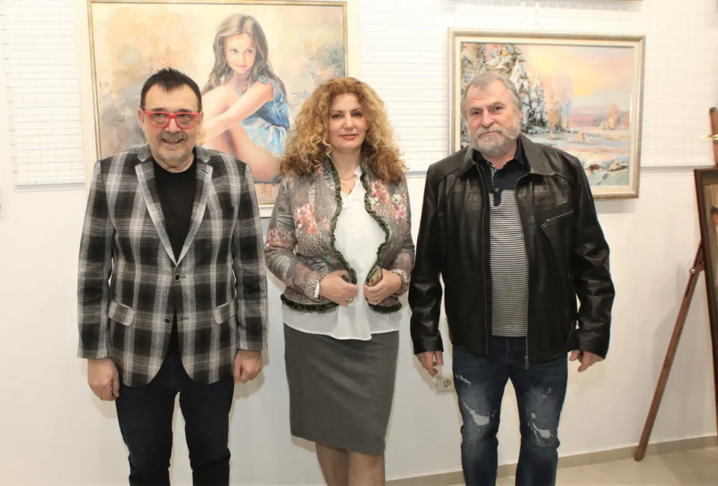 Проф. Любомир Стойков заедно с Анна Банова и Юрий Ковачев. Фото: © Академия за мода / Хайлайф