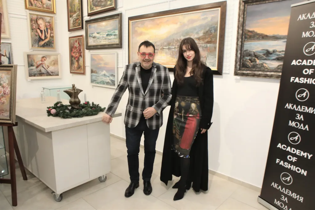 Проф. Любомир Стойков и Мина Сапаревска. Фото: © Академия за мода / Хайлайф